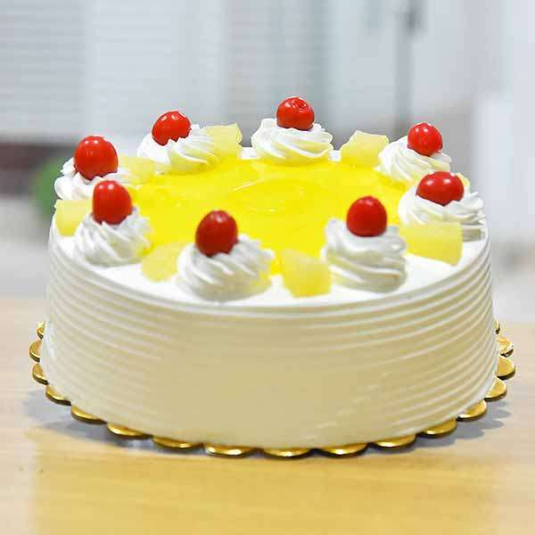 Fresh And Delicious Vanilla Cake